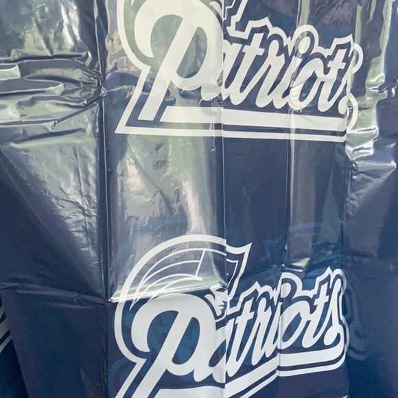 New England Patriots Collector’s Rain Poncho (NWT) - Picture 2 of 3